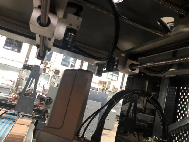 M&aacute;quina de cria&ccedil;&atilde;o de posicionamento da caixa